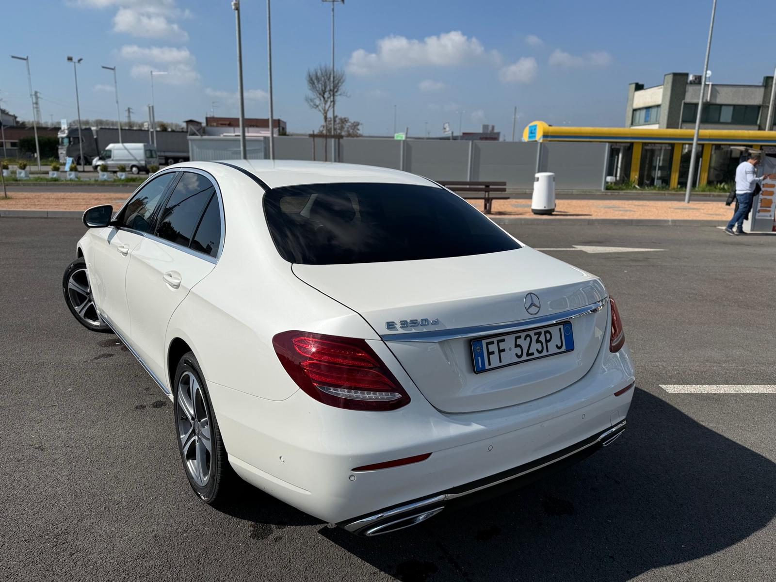 Mercedes E 350d - Image 4