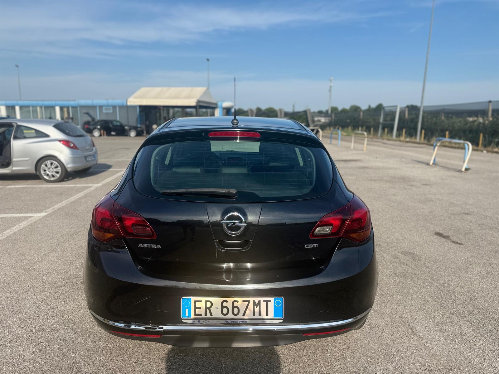 Opel Astra - Image 4
