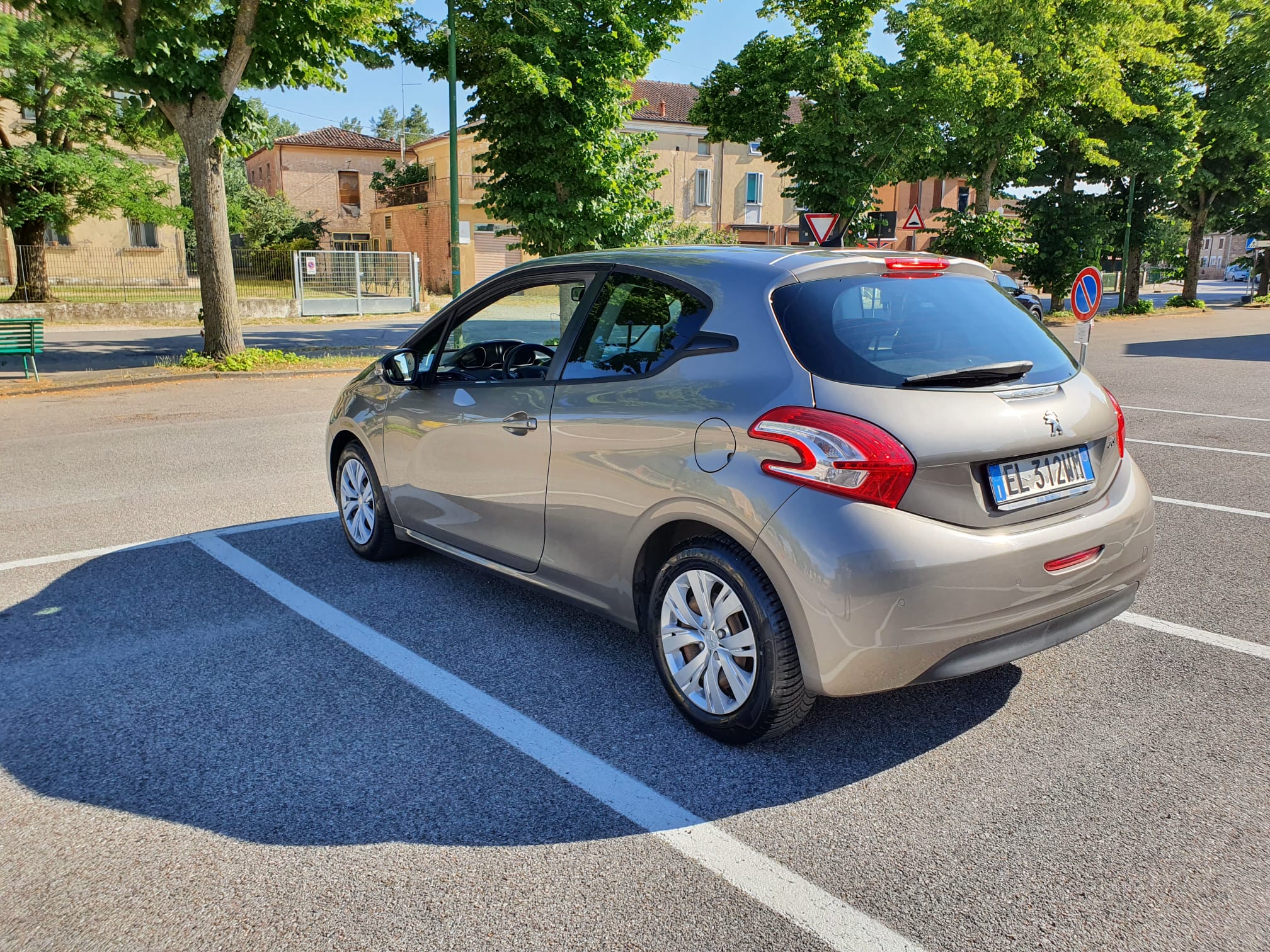 Peugeot 208 - Image 6