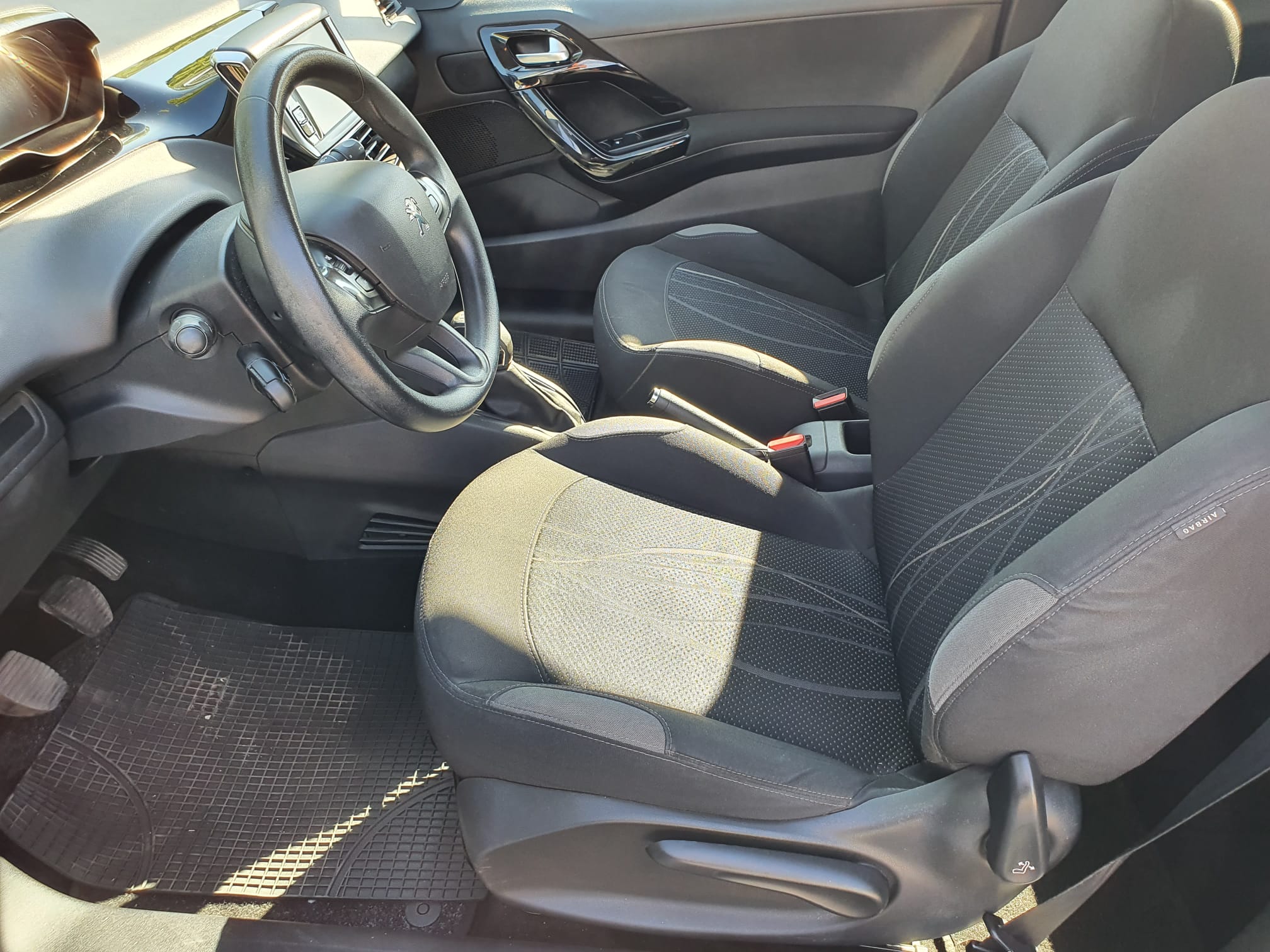 Peugeot 208 - Image 7
