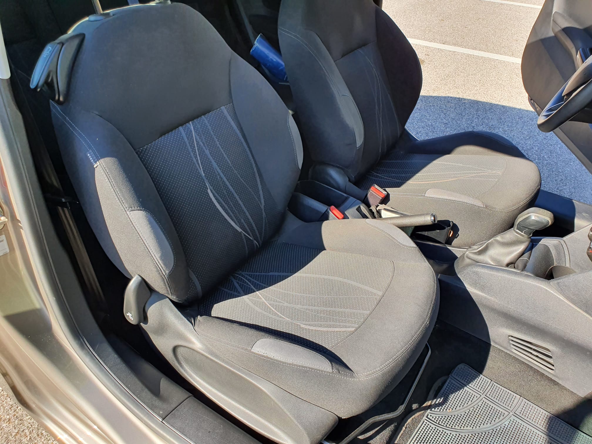 Peugeot 208 - Image 9