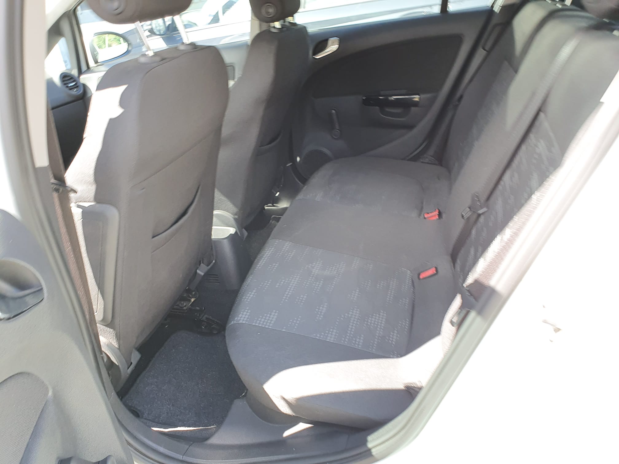 Opel Corsa - Image 13
